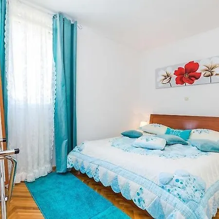 Apartment Angel Split